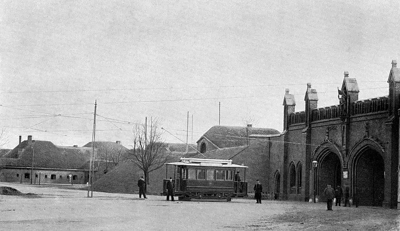 Трамвай у Фридландских ворот Кёнигсберга в 1915 году