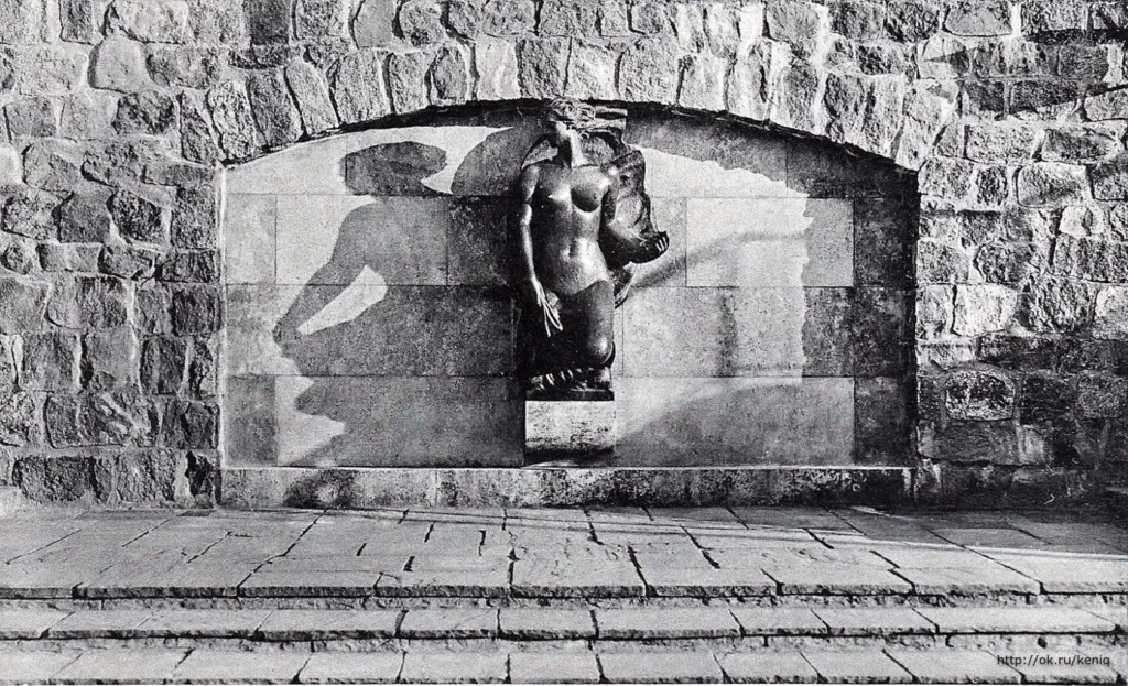Бронзовая скульптура Нимфы в Раушене